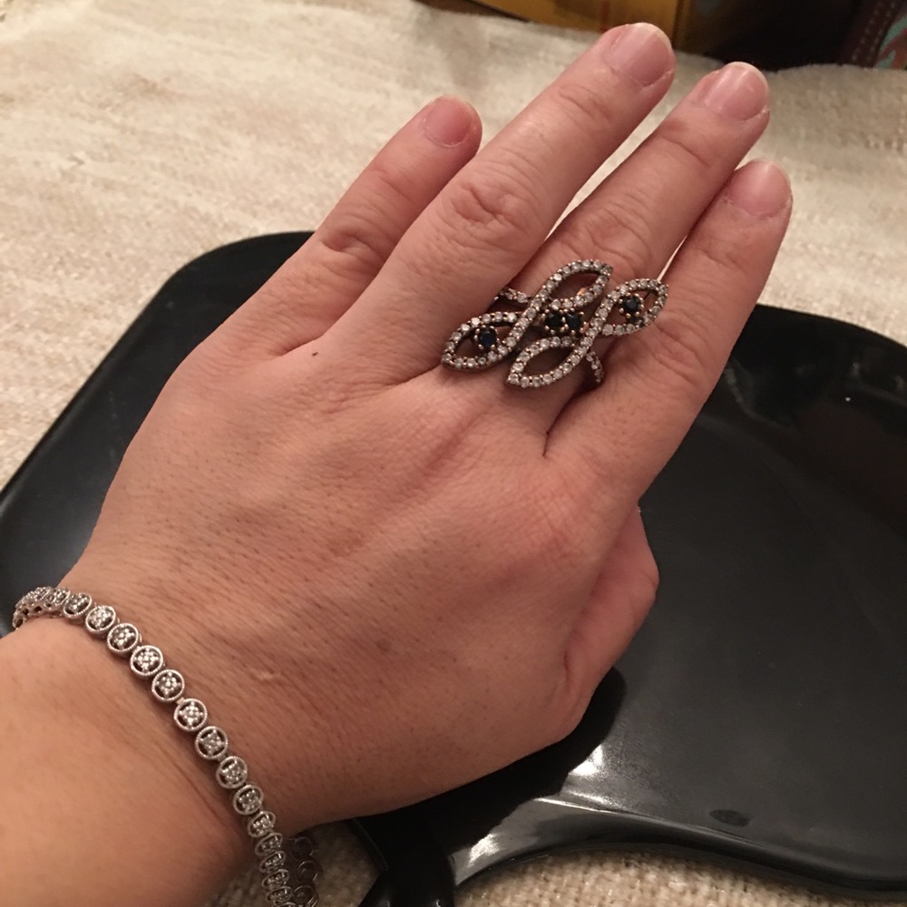 Middle ring - Picture 2 of 5
